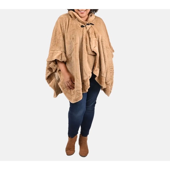 COFFE FAUX FUR RUANA WITH TOGGLE BUTTON. COMES WITH FREE FAUX FUR HANDBAG💕 - Picture 2 of 5